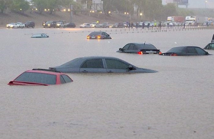 Что делать, если машину затопило при проезде лужи?